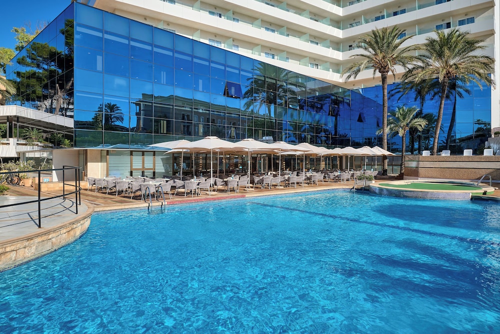 Grupotel Taurus Park — Swimming pool in Playa de Palma, Balearic Islands