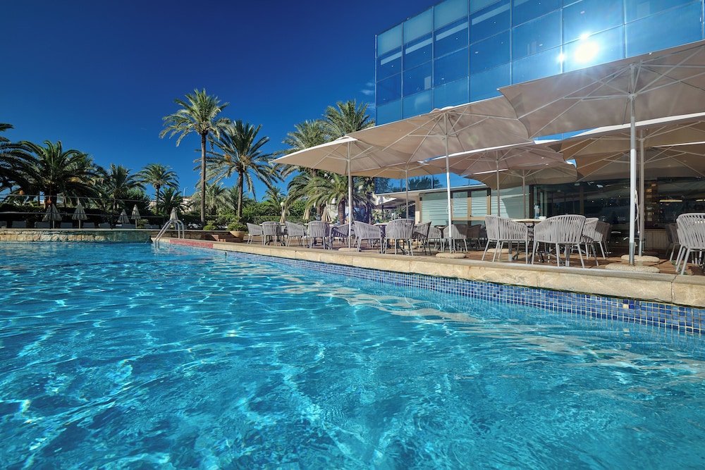 Grupotel Taurus Park — Swimming pool in Playa de Palma, Balearic Islands