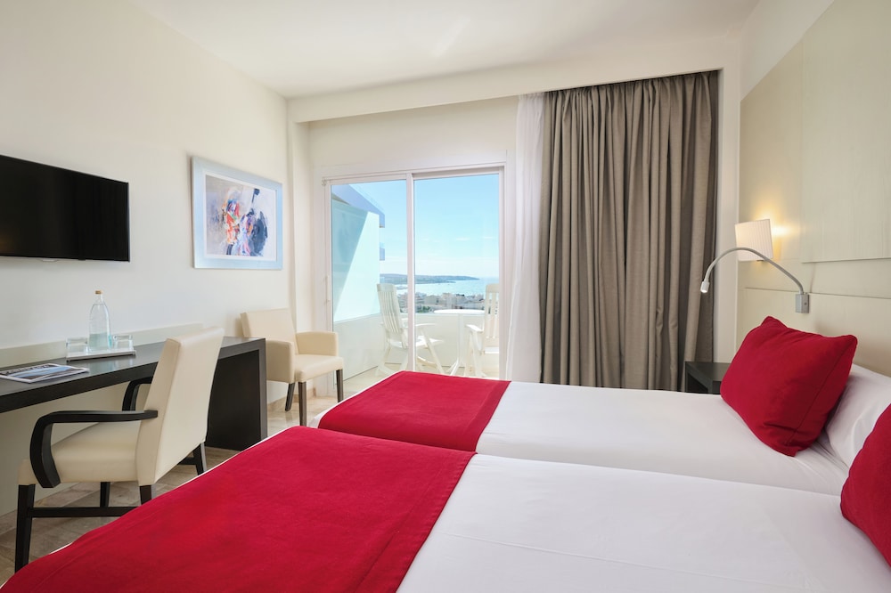 Grupotel Taurus Park — Hotel rooms in Playa de Palma, Balearic Islands