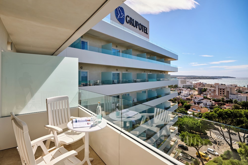 Grupotel Taurus Park — Hotel building in Playa de Palma, Balearic Islands