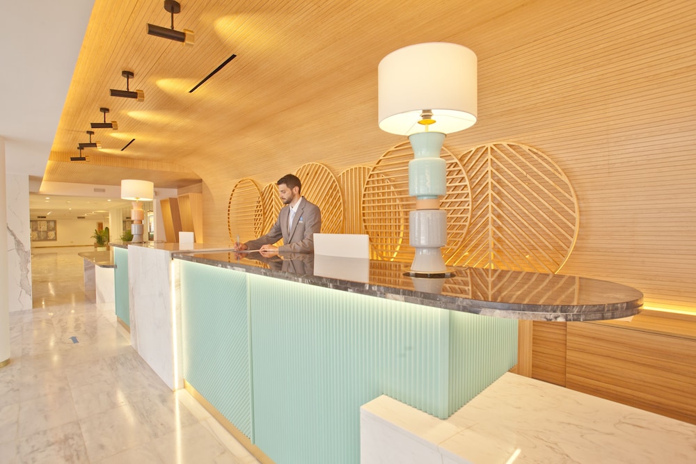 Grupotel Molins — Hotel building in Puerto Pollensa, Balearic Islands