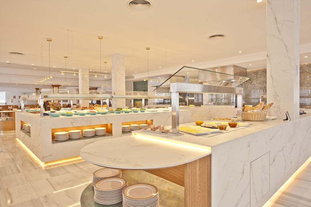 Grupotel Molins — Restaurant & bars in Puerto Pollensa, Balearic Islands
