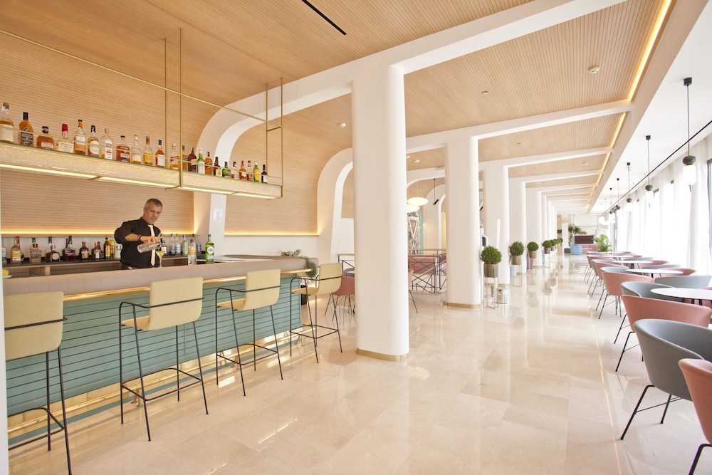 Grupotel Molins — Restaurant & bars in Puerto Pollensa, Balearic Islands