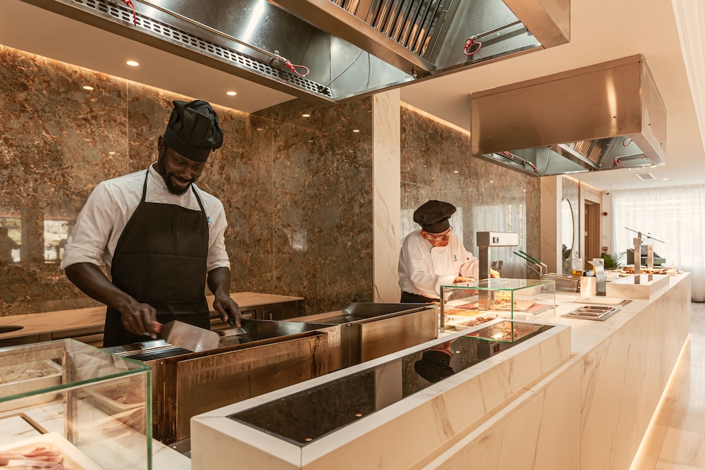 Grupotel Molins — Restaurant & bars in Puerto Pollensa, Balearic Islands