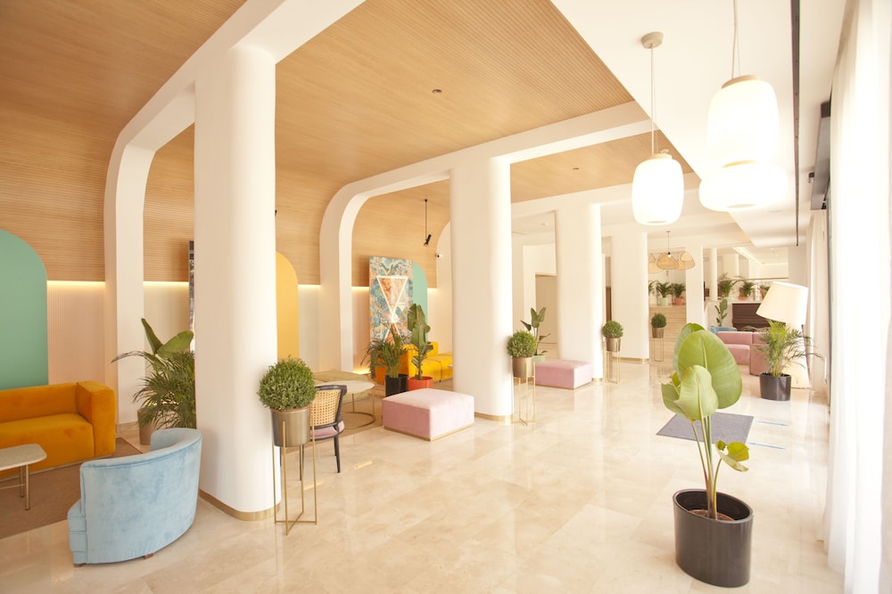 Grupotel Molins — Hotel building in Puerto Pollensa, Balearic Islands