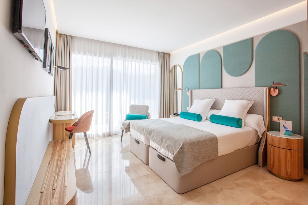 Grupotel Molins — Hotel rooms in Puerto Pollensa, Balearic Islands