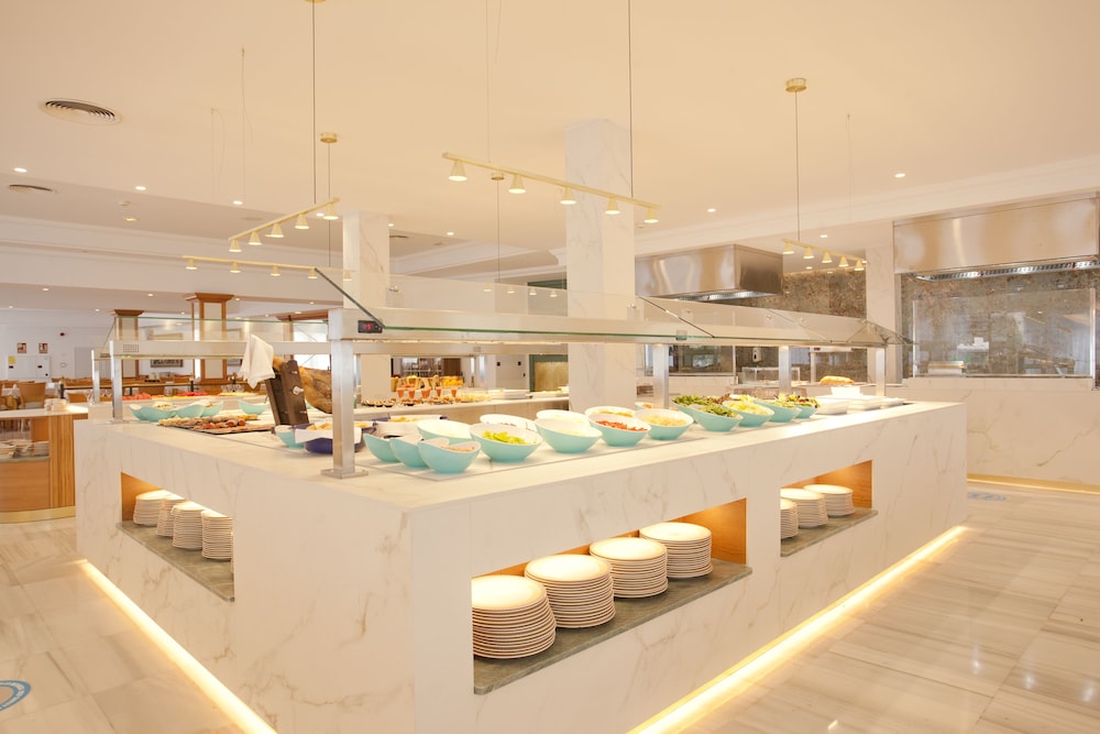 Grupotel Molins — Restaurant & bars in Puerto Pollensa, Balearic Islands