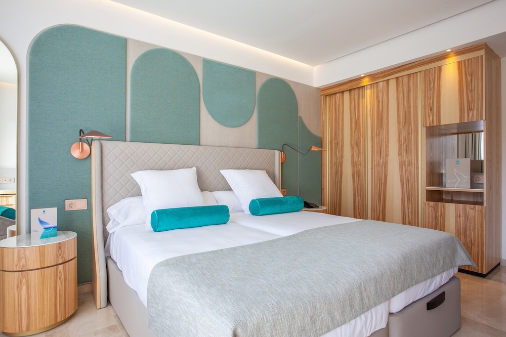 Grupotel Molins — Hotel rooms in Puerto Pollensa, Balearic Islands
