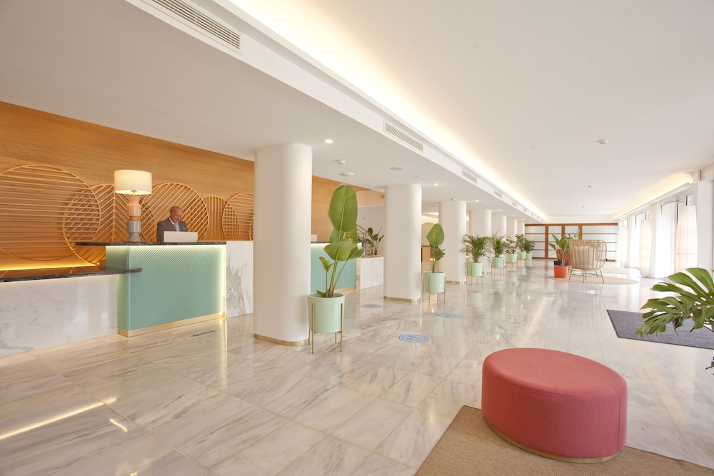 Grupotel Molins — Hotel building in Puerto Pollensa, Balearic Islands