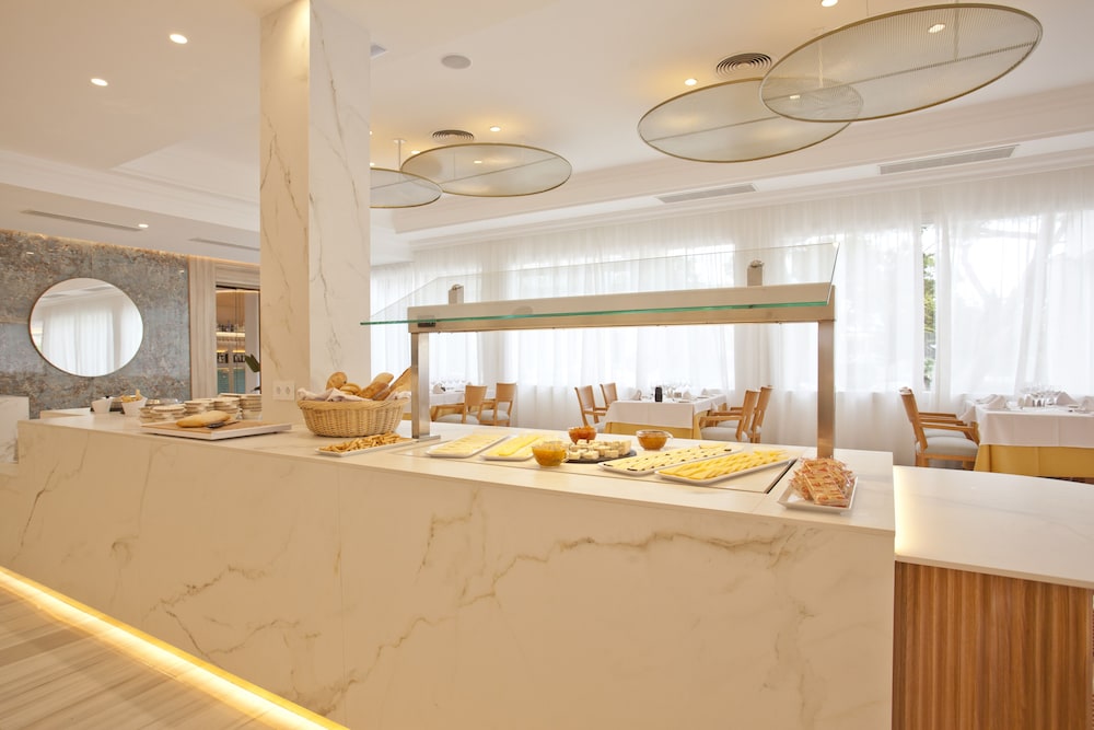 Grupotel Molins — Restaurant & bars in Puerto Pollensa, Balearic Islands