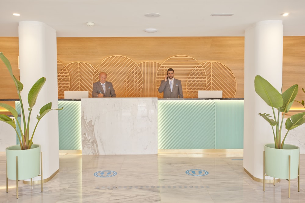 Grupotel Molins — Hotel building in Puerto Pollensa, Balearic Islands