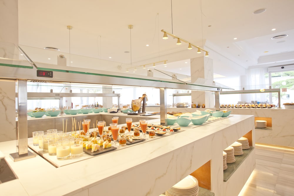 Grupotel Molins — Restaurant & bars in Puerto Pollensa, Balearic Islands