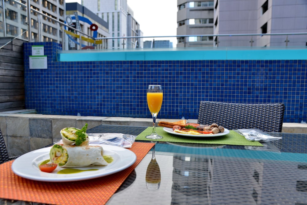 Cresta Grande Cape Town — Restaurant & bars in Cape Town, Western Cape