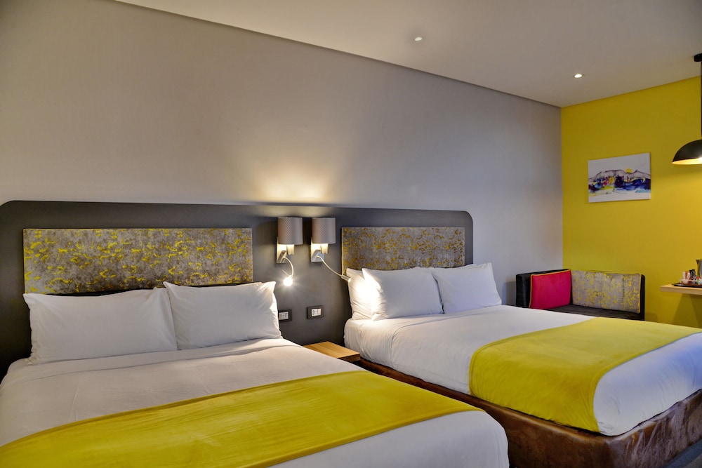 Cresta Grande Cape Town — Hotel rooms in Cape Town, Western Cape