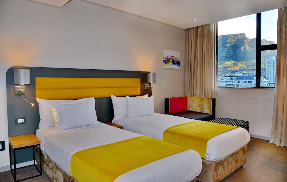 Cresta Grande Cape Town — Hotel rooms in Cape Town, Western Cape