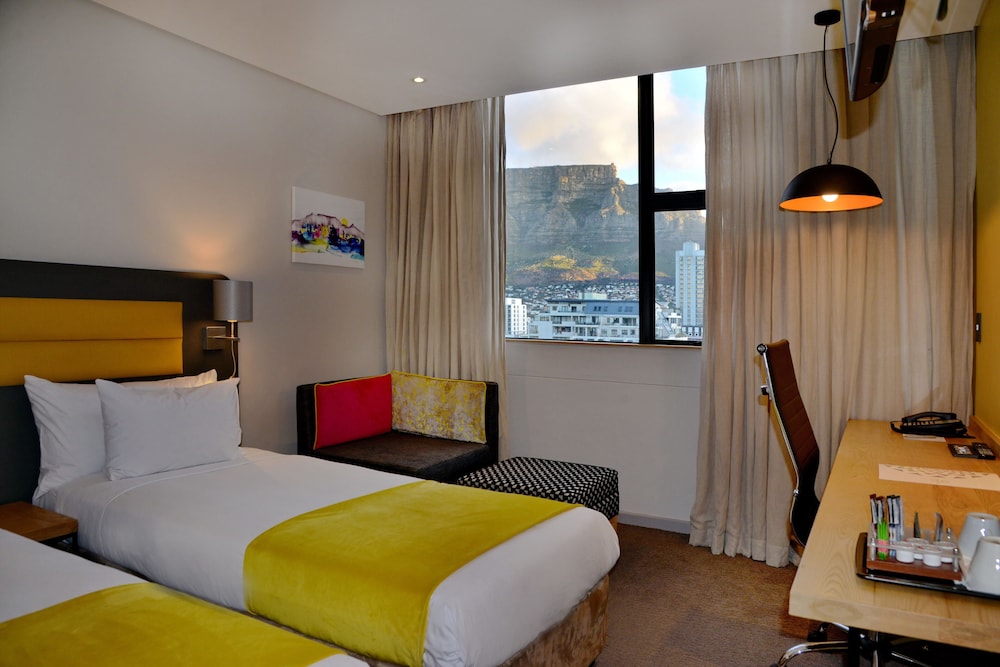 Cresta Grande Cape Town — Hotel rooms in Cape Town, Western Cape