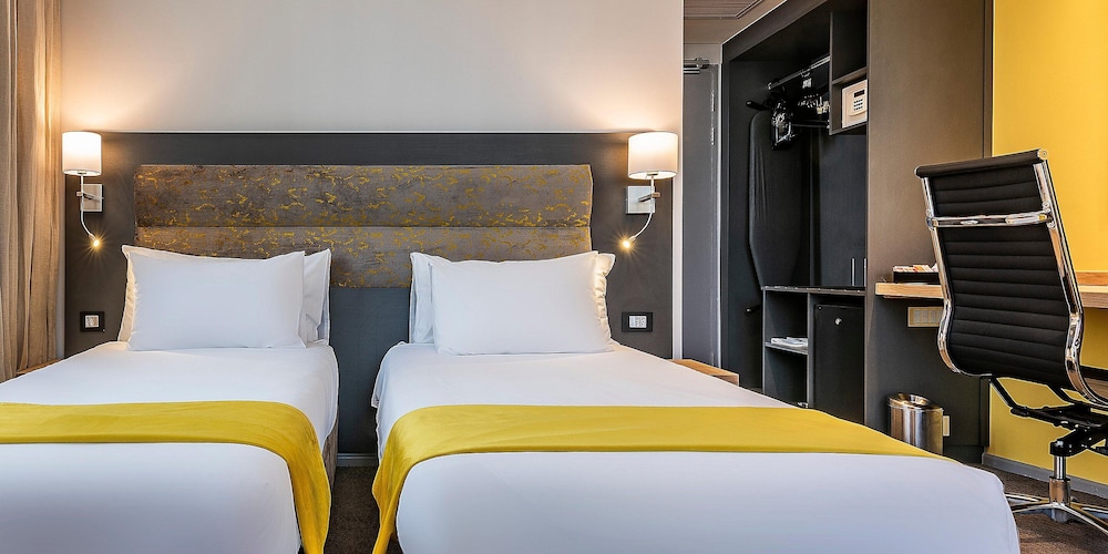 Cresta Grande Cape Town — Hotel rooms in Cape Town, Western Cape