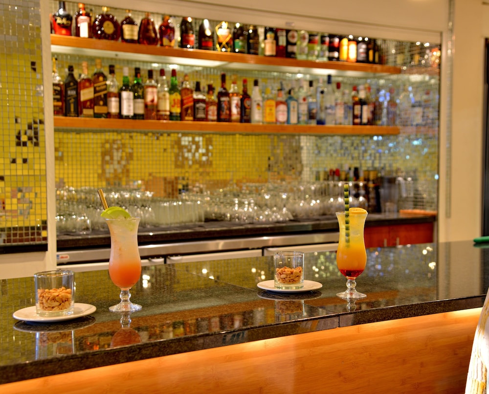 Cresta Grande Cape Town — Restaurant & bars in Cape Town, Western Cape