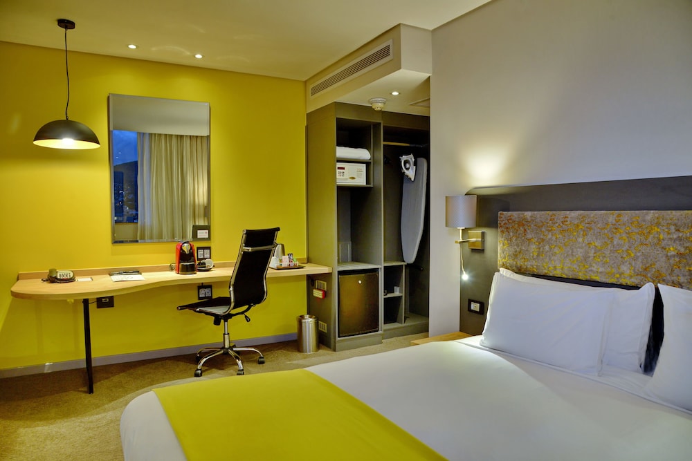 Cresta Grande Cape Town — Hotel rooms in Cape Town, Western Cape