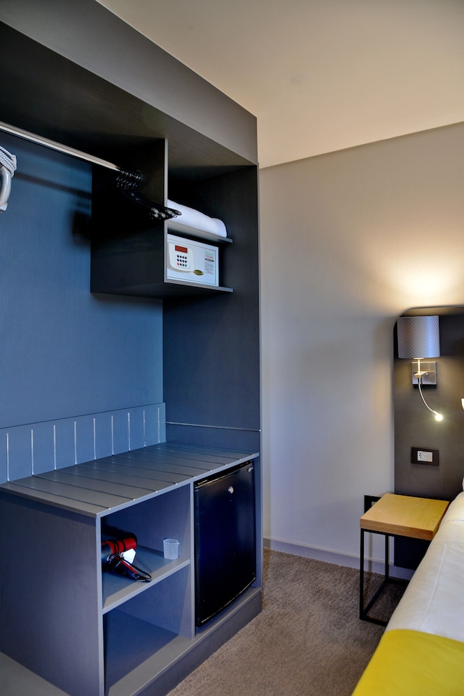Cresta Grande Cape Town — Hotel rooms in Cape Town, Western Cape