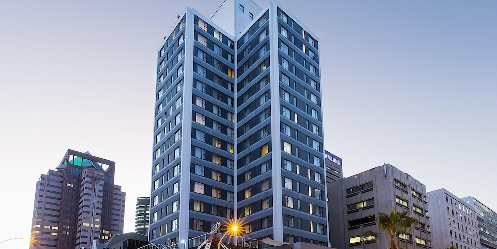 Cresta Grande Cape Town — Hotel building in Cape Town, Western Cape