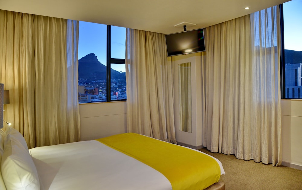 Cresta Grande Cape Town — Hotel rooms in Cape Town, Western Cape