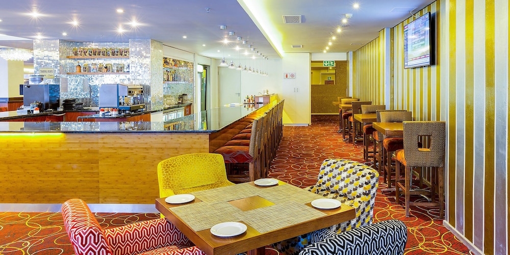 Cresta Grande Cape Town — Restaurant & bars in Cape Town, Western Cape