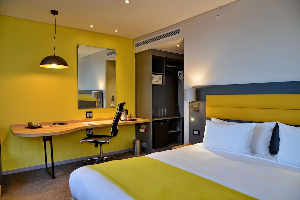 Cresta Grande Cape Town — Hotel rooms in Cape Town, Western Cape