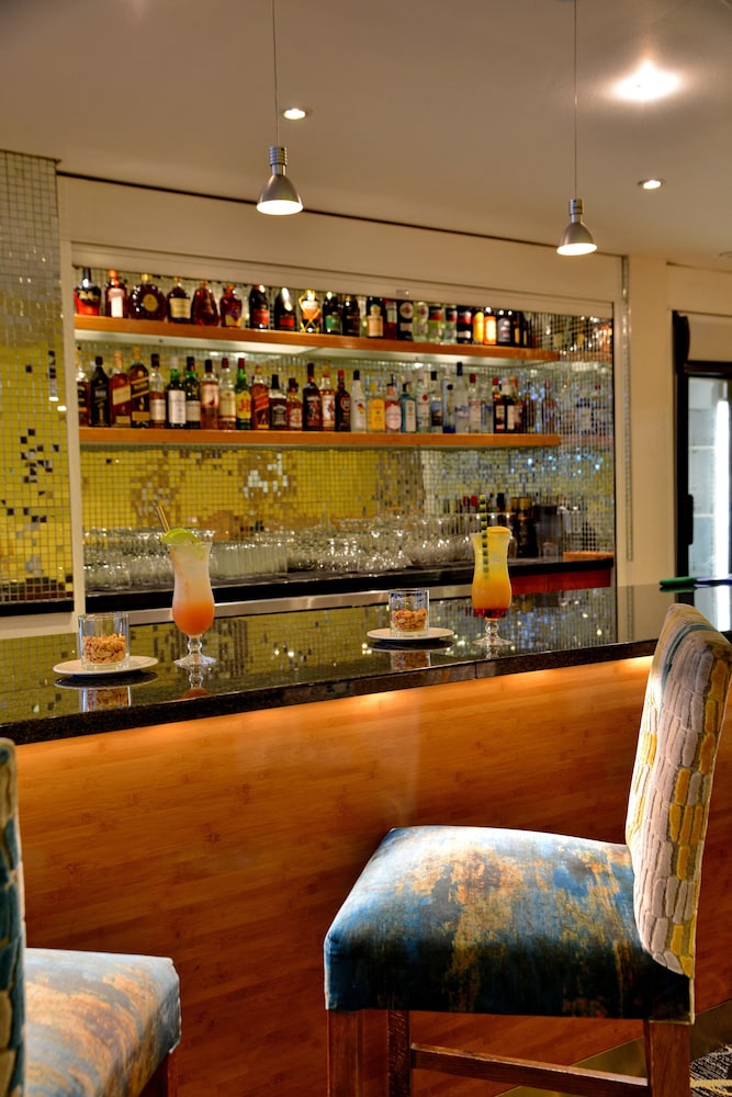 Cresta Grande Cape Town — Restaurant & bars in Cape Town, Western Cape