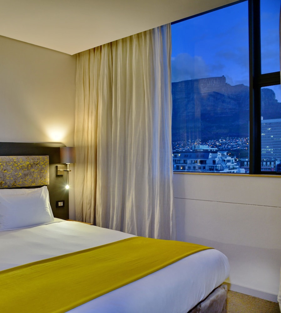 Cresta Grande Cape Town — Hotel rooms in Cape Town, Western Cape