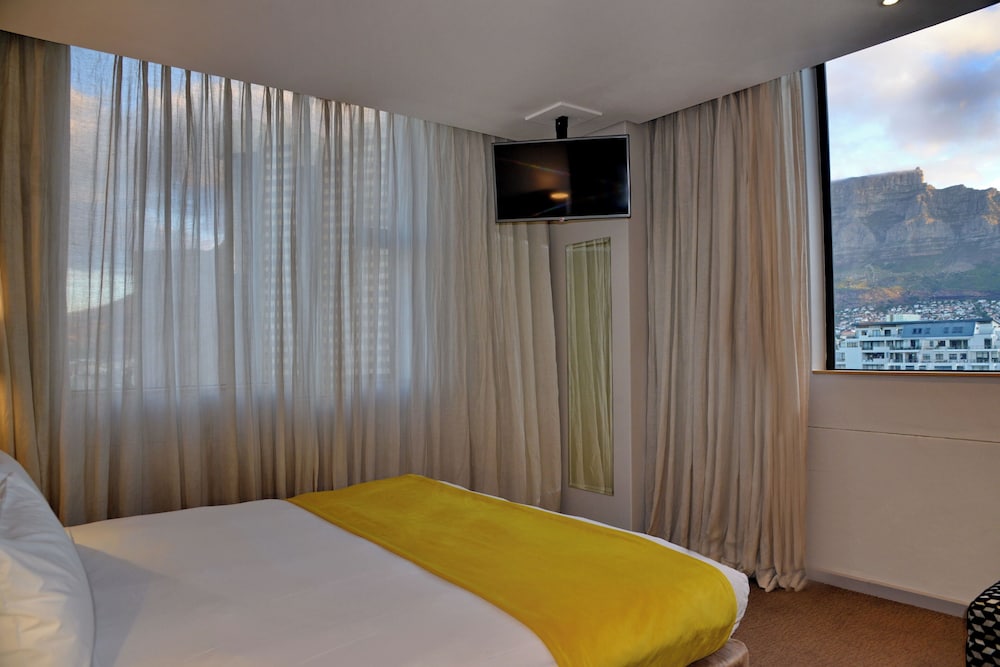 Cresta Grande Cape Town — Hotel rooms in Cape Town, Western Cape