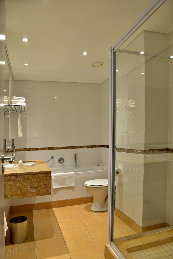 Cresta Grande Cape Town — Hotel rooms in Cape Town, Western Cape