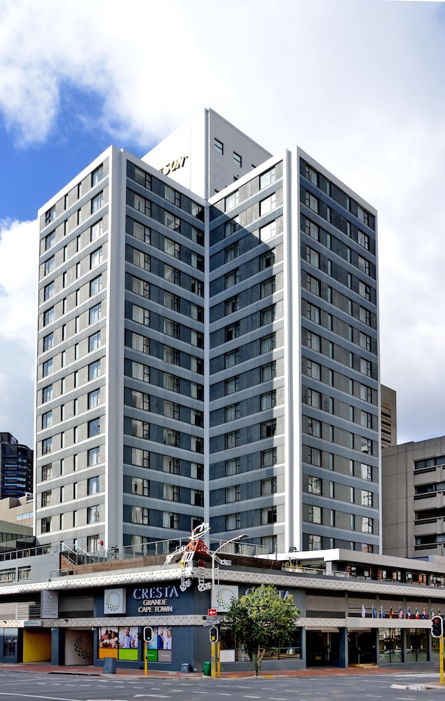 Cresta Grande Cape Town — Hotel building in Cape Town, Western Cape