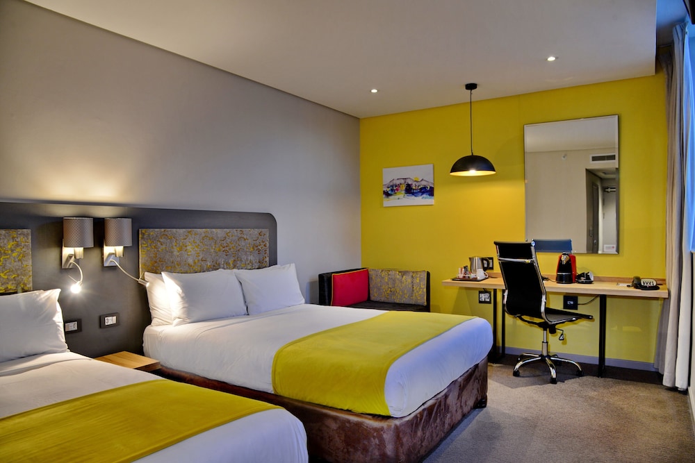 Cresta Grande Cape Town — Hotel rooms in Cape Town, Western Cape
