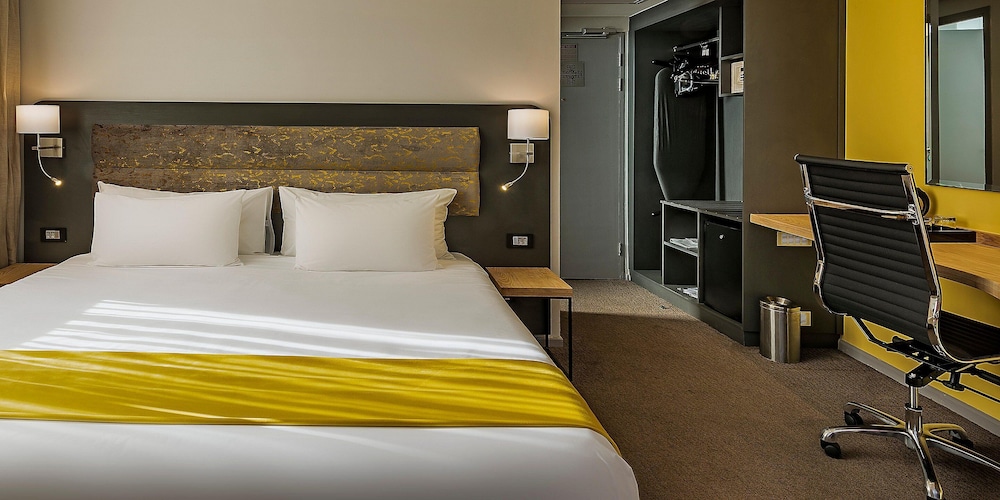 Cresta Grande Cape Town — Hotel rooms in Cape Town, Western Cape