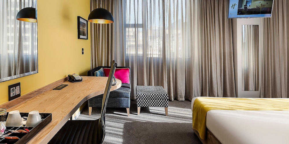 Cresta Grande Cape Town — Hotel rooms in Cape Town, Western Cape