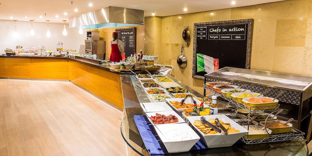Cresta Grande Cape Town — Restaurant & bars in Cape Town, Western Cape