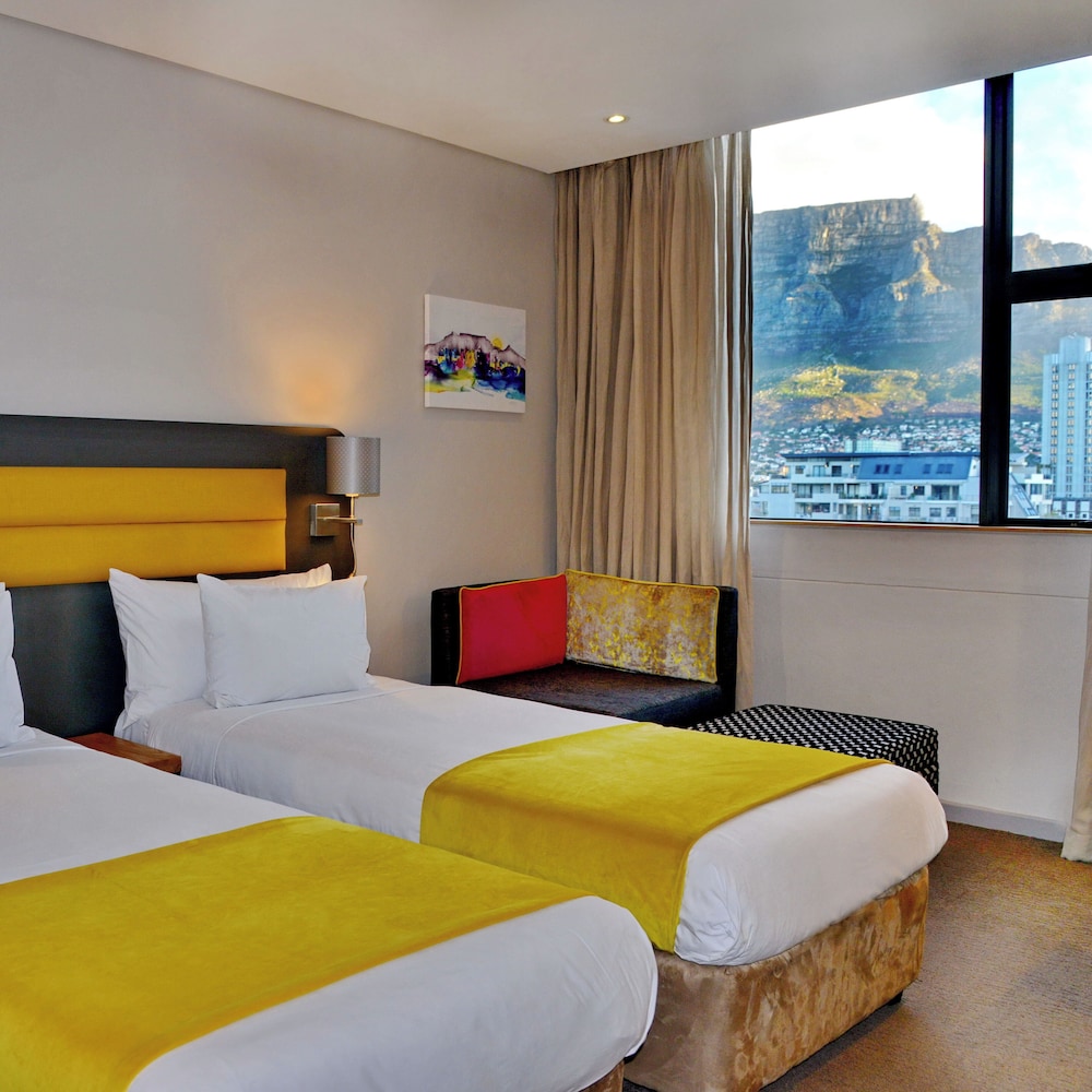 Cresta Grande Cape Town — Hotel rooms in Cape Town, Western Cape