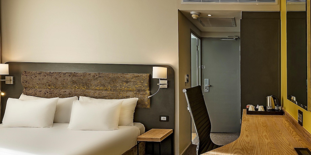 Cresta Grande Cape Town — Hotel rooms in Cape Town, Western Cape