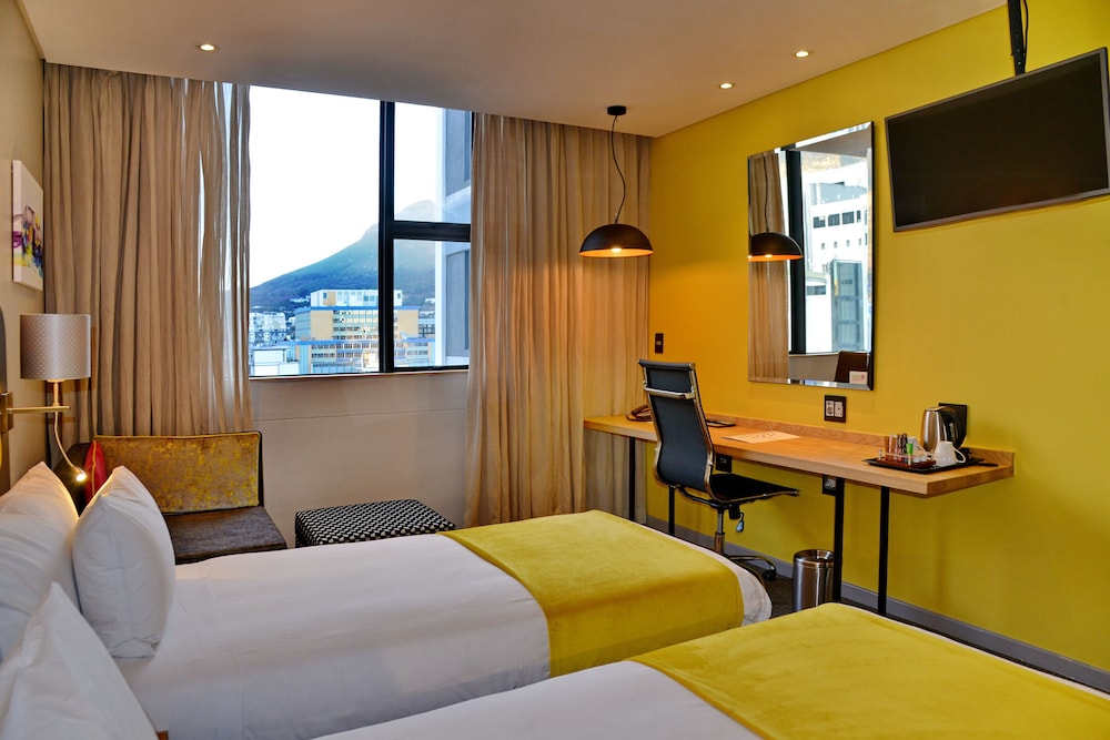 Cresta Grande Cape Town — Hotel rooms in Cape Town, Western Cape
