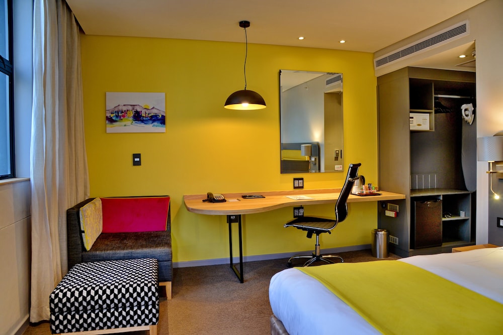 Cresta Grande Cape Town — Hotel rooms in Cape Town, Western Cape