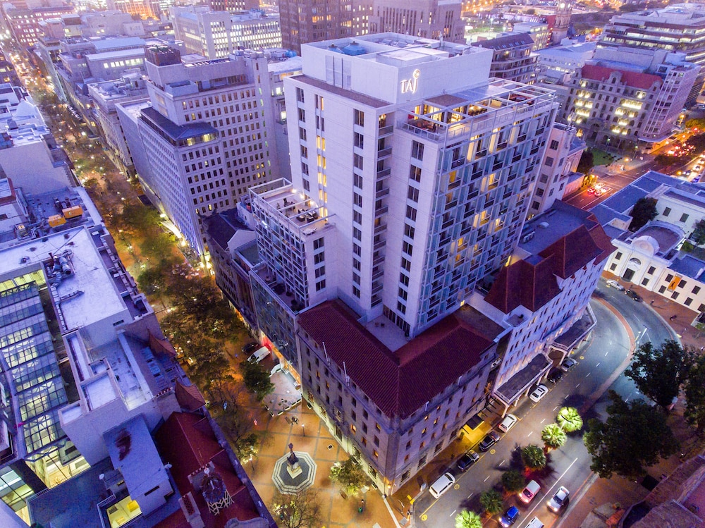 Taj Cape Town — Hotel building in Cape Town, Western Cape