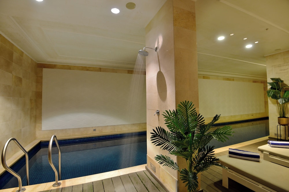Taj Cape Town — Swimming pool in Cape Town, Western Cape