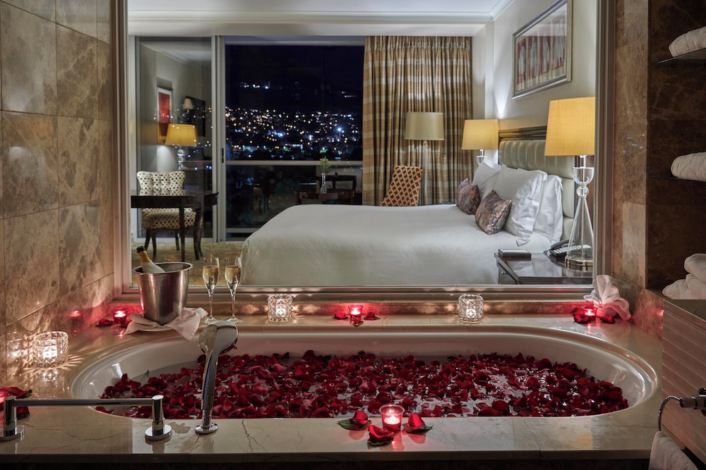 Taj Cape Town — Hotel rooms in Cape Town, Western Cape