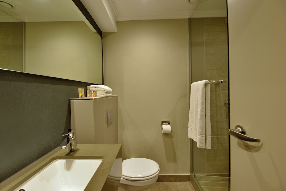 Town Lodge Bellville — Hotel rooms in Cape Town, Western Cape