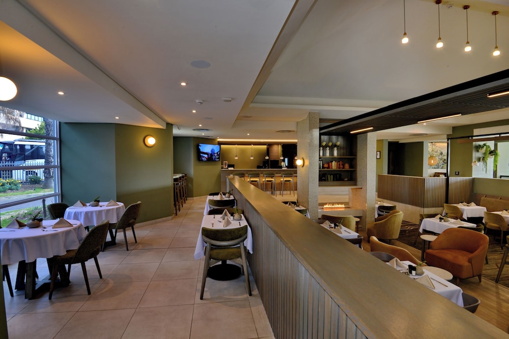 Town Lodge Bellville — Restaurant & bars in Cape Town, Western Cape