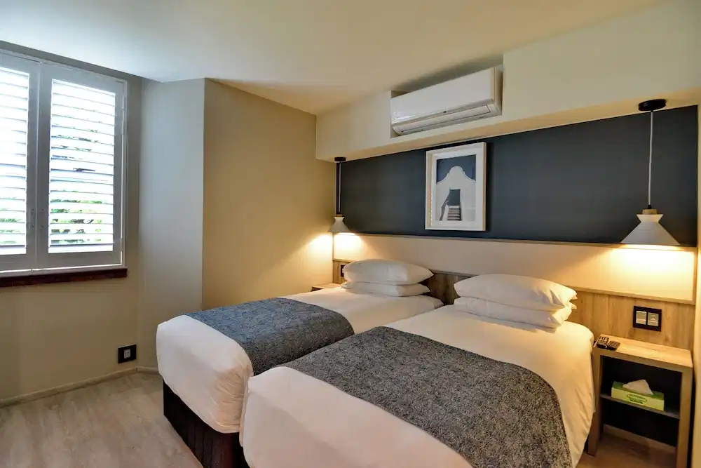 Town Lodge Bellville — Hotel rooms in Cape Town, Western Cape