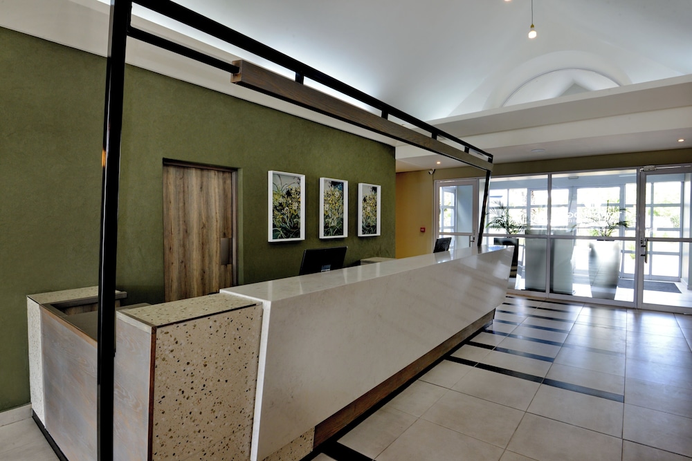 Town Lodge Bellville — Hotel building in Cape Town, Western Cape