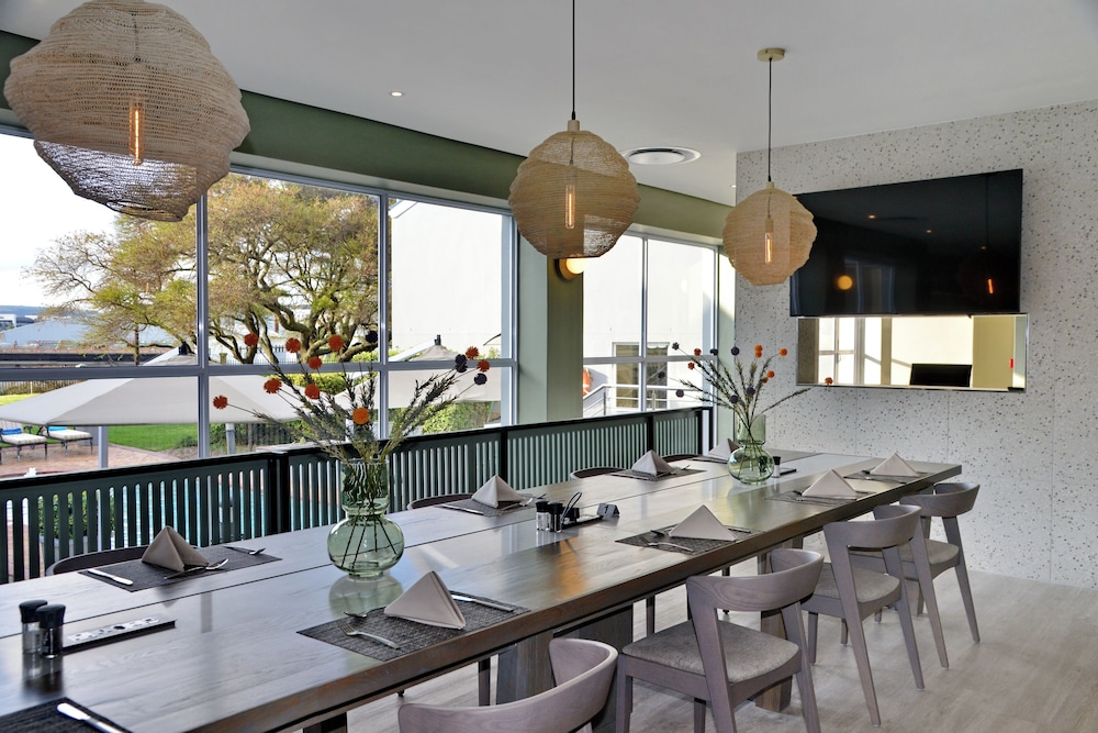 Town Lodge Bellville — Restaurant & bars in Cape Town, Western Cape