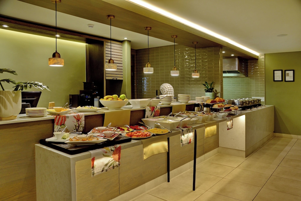 Town Lodge Bellville — Restaurant & bars in Cape Town, Western Cape